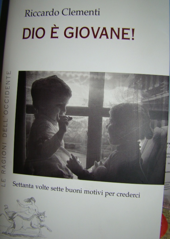 Dio è giovane: lo spiega Riccardo Clementi nel suo nuovo saggio