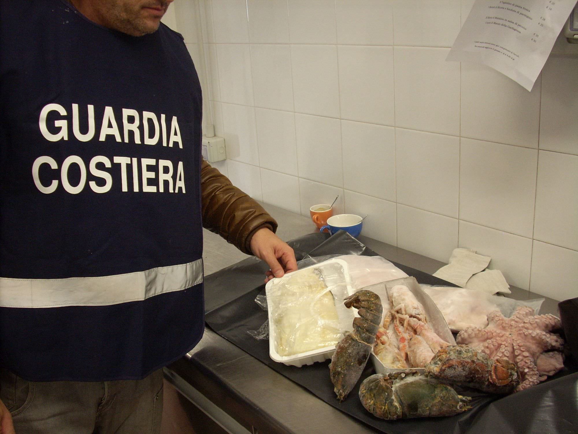 Pesce ghiaccio dalla Cina venduto per bianchetto. Denunciato per frode