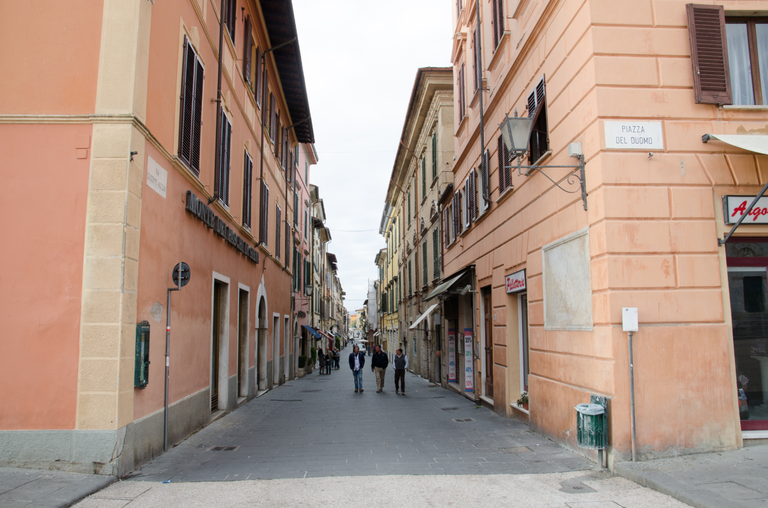 Biciclette off-limits nel centro storico di Pietrasanta e a Tonfano