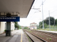 Tragedia a Pietrasanta: attraversa i binari e muore sotto al treno