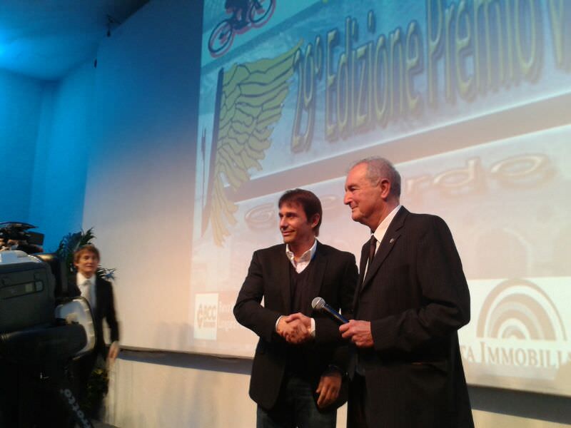 Antonio Conte riceve il Premio Viareggio Sport Gherardo Gioè (video)