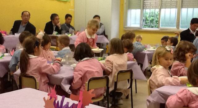 “A scuola con gusto”, un gruppo di 25 giapponesi pranza alla mensa della scuola &#8220;Morganti&#8221;