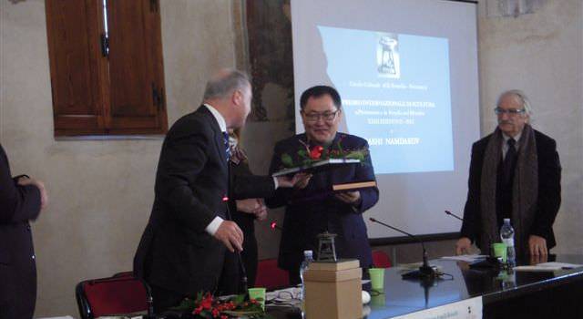 Dalla leggendaria Siberia a Pietrasanta. Dashi Namdakov riceve il Premio del Circolo Rosselli