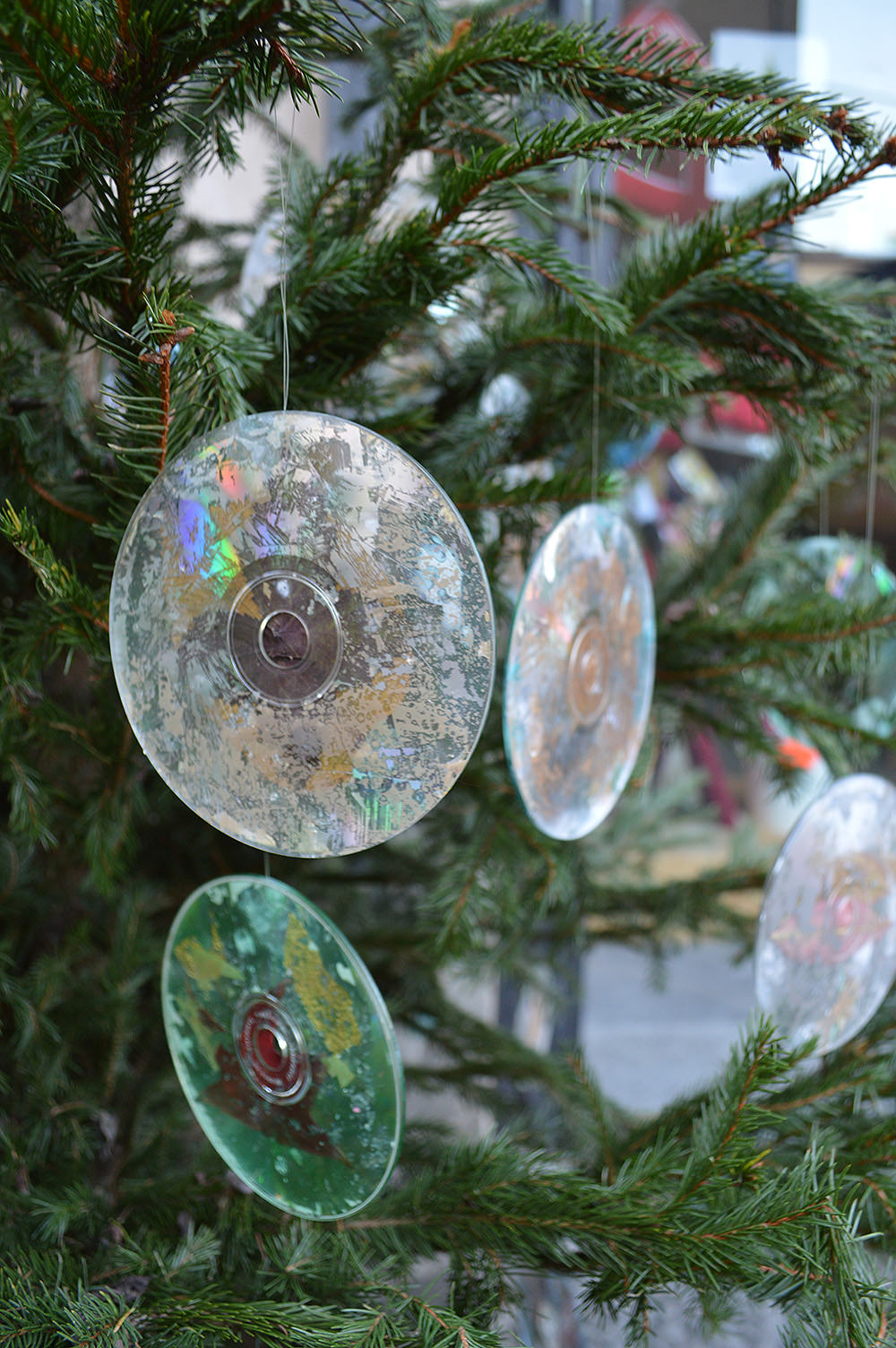 Albero Di Natale Con Bottiglie Di Plastica Per Bambini.A Camaiore Arrivano Gli Alberi Di Natale Da Riciclo Ma Qualcuno Ruba Gli Addobbi Dei Bambini Comune Camaiore Comuni Cronaca Cronaca Camaiore La Voce Degli Enti Top News Versiliatoday It