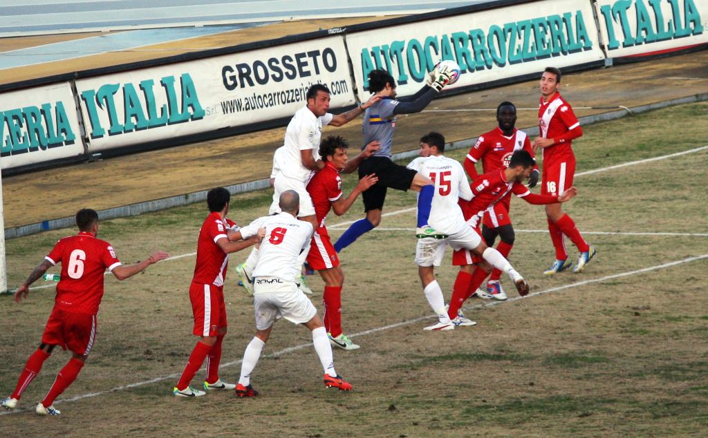 Viareggio-Grosseto, fischia Fiore. A L’Aquila cacciò Gazzoli dopo tre minuti