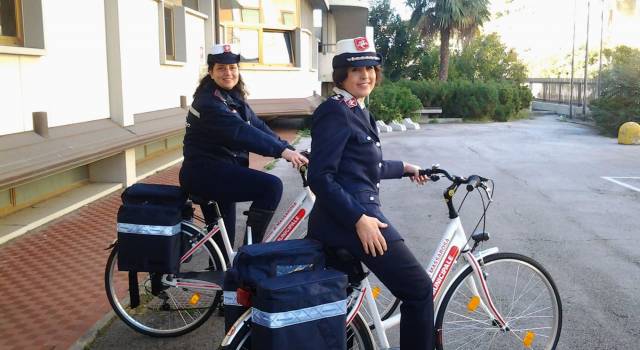 La polizia municipale di Massarosa ora gira in bicicletta