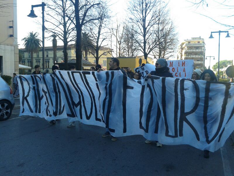 Forconi, a Viareggio scema la protesta. A Massa le manifestazioni bloccano ancora il traffico