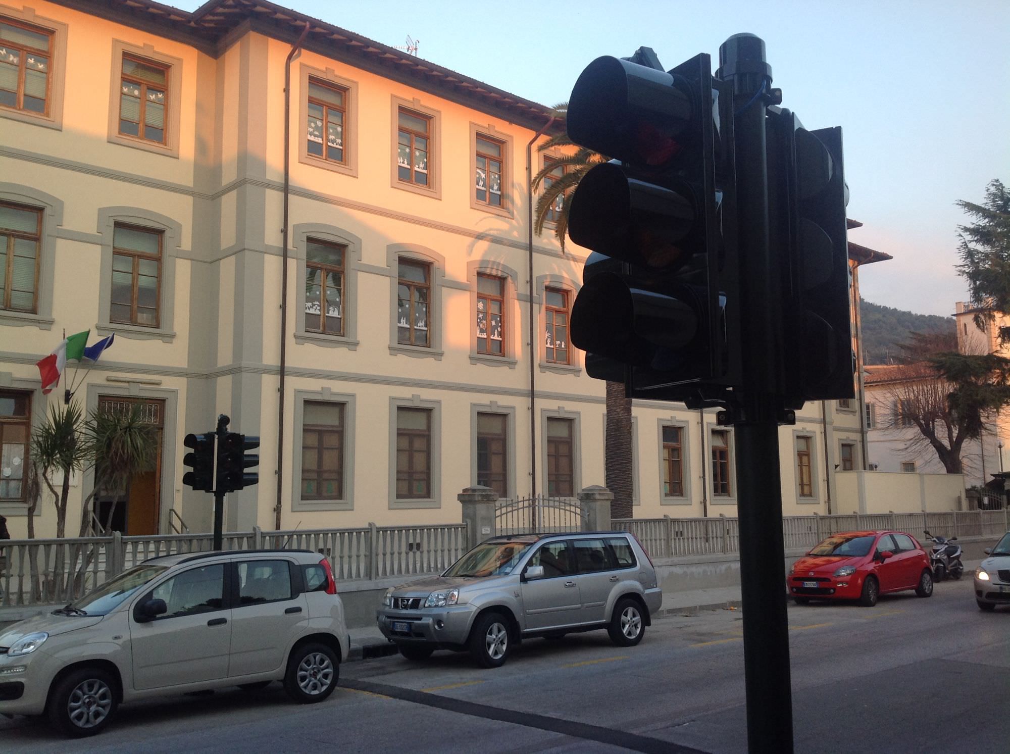 Due nuovi semafori (o quasi) sulla Sarzanese