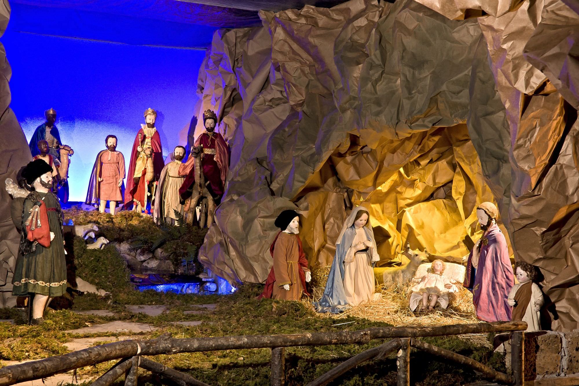 Stupore e meraviglia davanti il grande presepe di Marignana