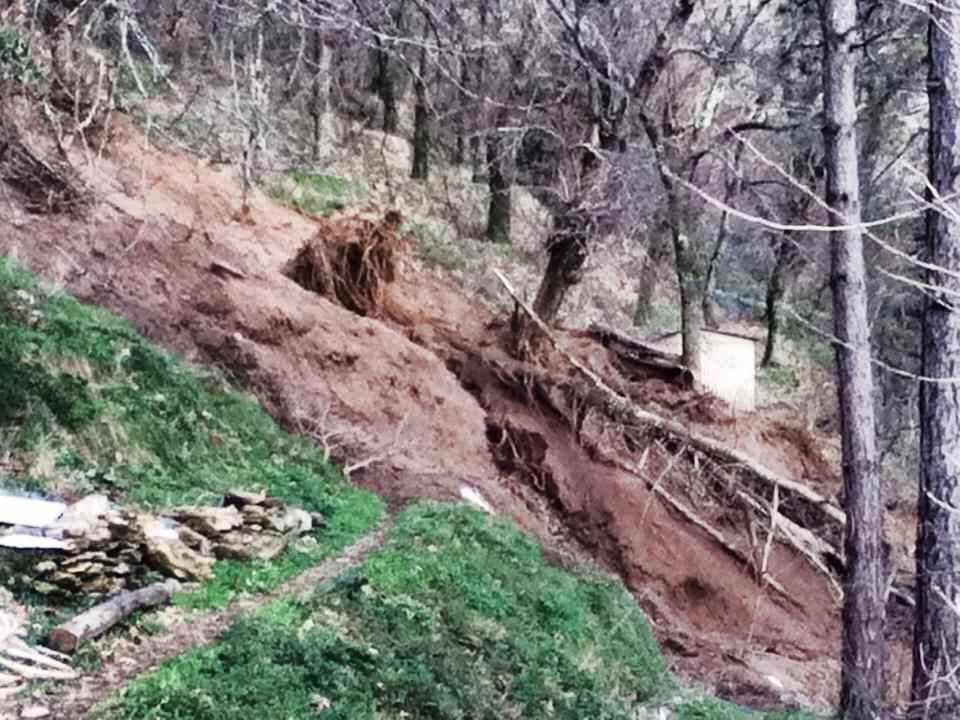 Maltempo, frana a Barga: “La terra ha tremato come per un terremoto”