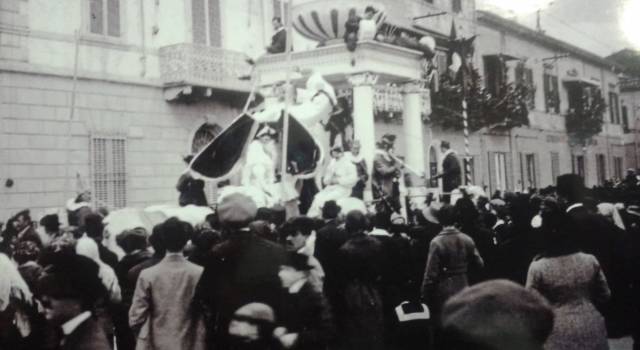 Le foto inedite dei carri del 1913. La scoperta di Pieraccini-Grossi rivoluziona la storia del Carnevale