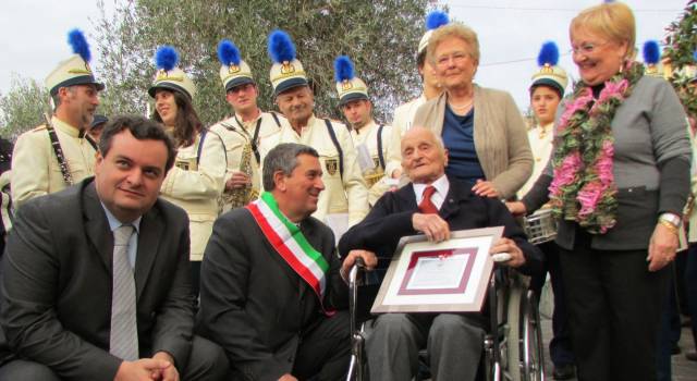 Festa grande a Quiesa per i 100 anni di Ivano Lazzarini