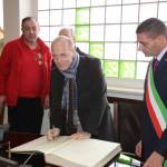 Il presidente Pasqunucci con il sindaco di Santhià alla consegna della cittadinanza onoraria a Bonanni