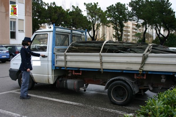 Furto di rame, denunciati dopo inseguimento sull’autostrada