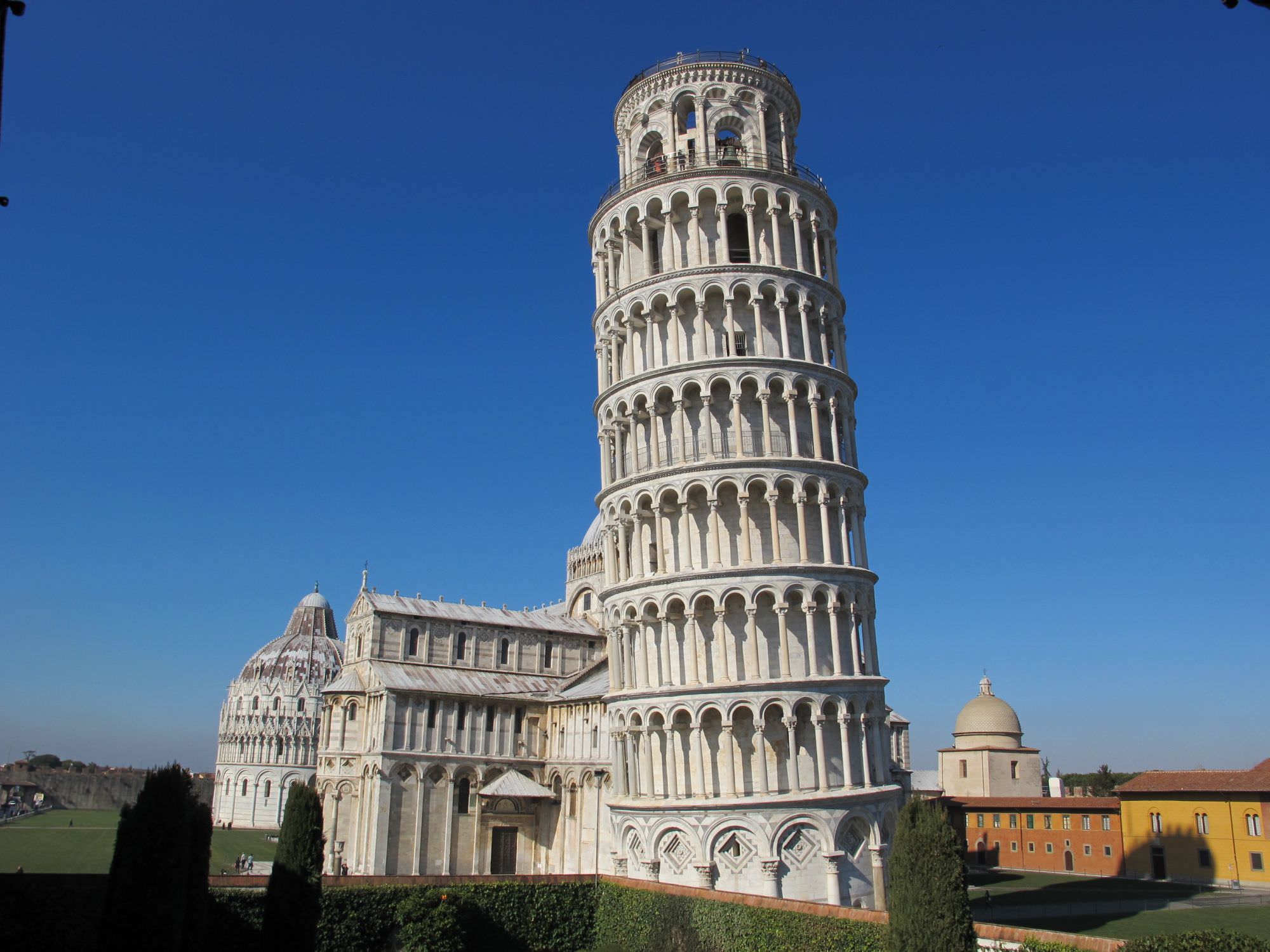 Pisa, ragazzo di 20 anni trovato morto in piazza dei Miracoli