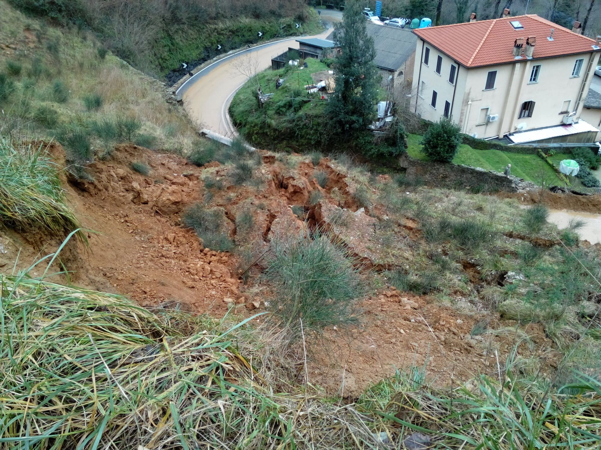 Maltempo, evacuate 14 persone a Seravezza