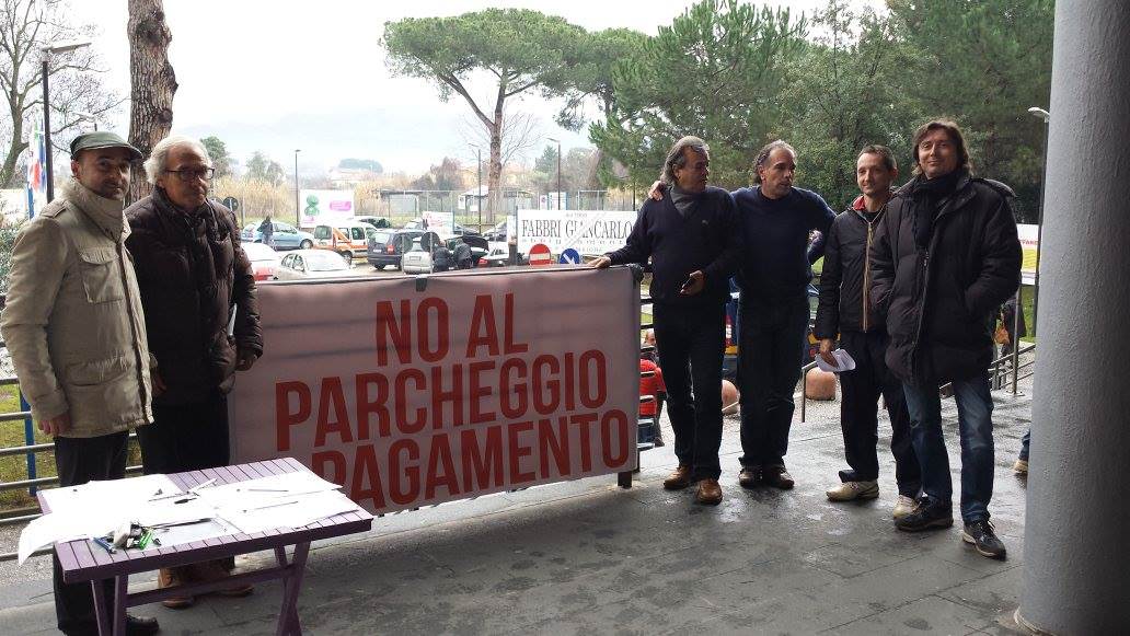 Presidio all’ospedale: “No al parcheggio a pagamento”