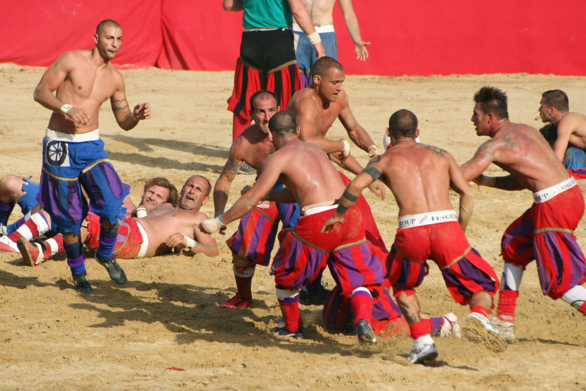 Il calcio storico fiorentino al Carnevale di Viareggio