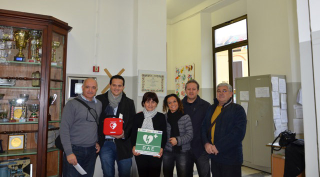 Primi defibrillatori consegnati alle scuole di Pietrasanta