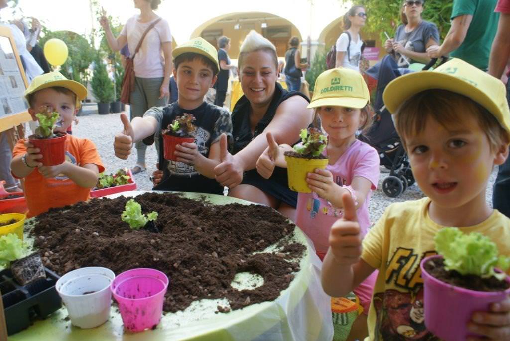 Filiera corta e baby orto all’ex Pesa di Pietrasanta, l’agricoltura diverte in città