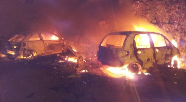 Bruciate nella notte tre auto in Alta Versilia