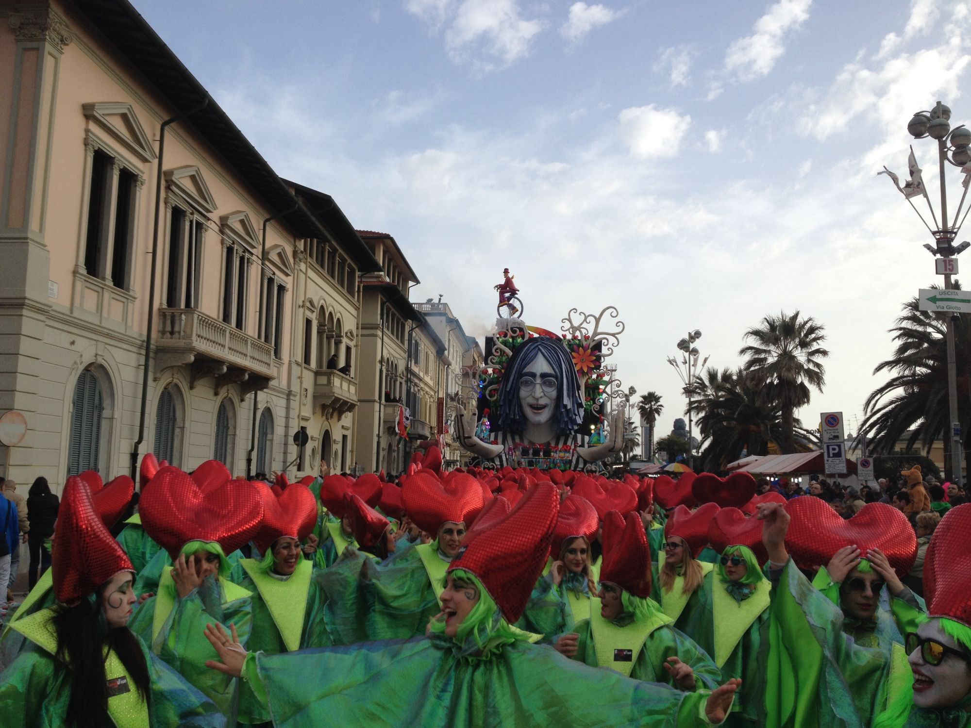 Carnevale di Viareggio 2014, i carri di prima categoria: possibile corsa a tre per la vittoria