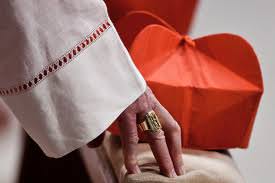 Il video con la consegna della berretta cardinalizia al pisano-lucchese Lorenzo Baldisseri