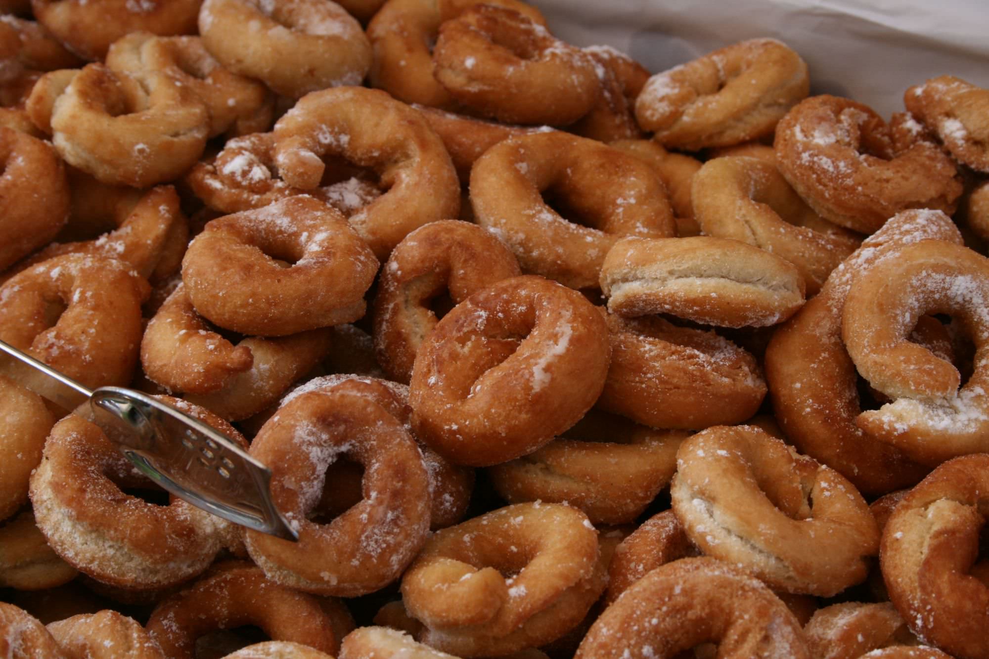 Tornano i “bomboloni dolci belli caldi”, la Misericordia sarà al Carnevale con il suo stand