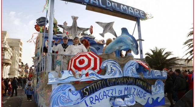 L&#8217;istituto Don Milani sfila al Carnevale di Viareggio con un carro dedicato a Milziade Caprili