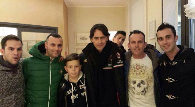 Pippo Inzaghi firma la maglia del Milan Club Viareggio Rossonera