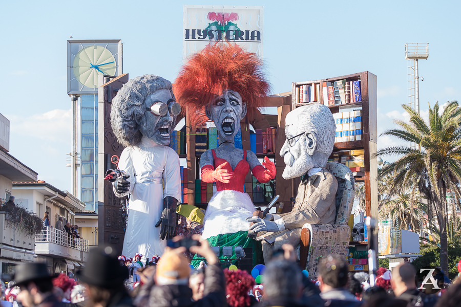 “Un carro del Carnevale di Viareggio all’Expo 2015 di Milano”