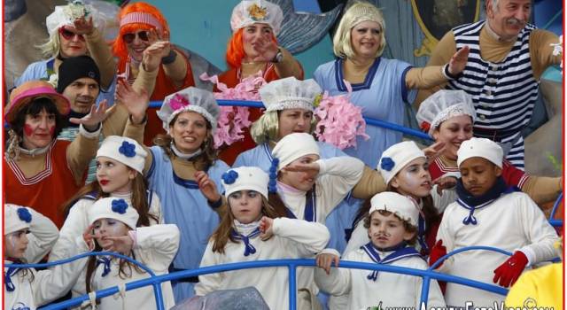 La cantante Rossana Casale tra i giurati dell&#8217;ultima sfilata del Carnevale di Viareggio