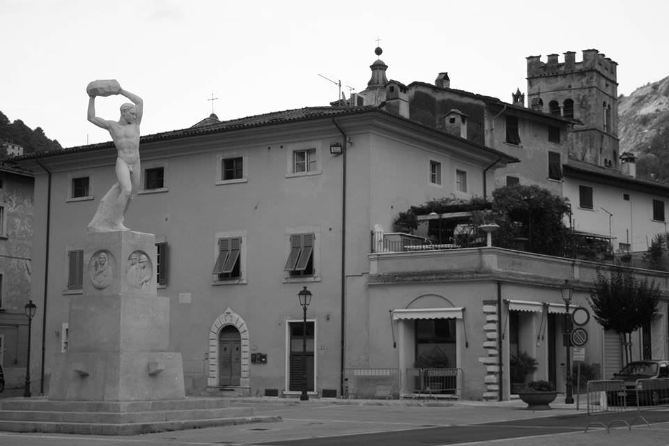 Cornelio Palmerini, il camaiorese a Seravezza