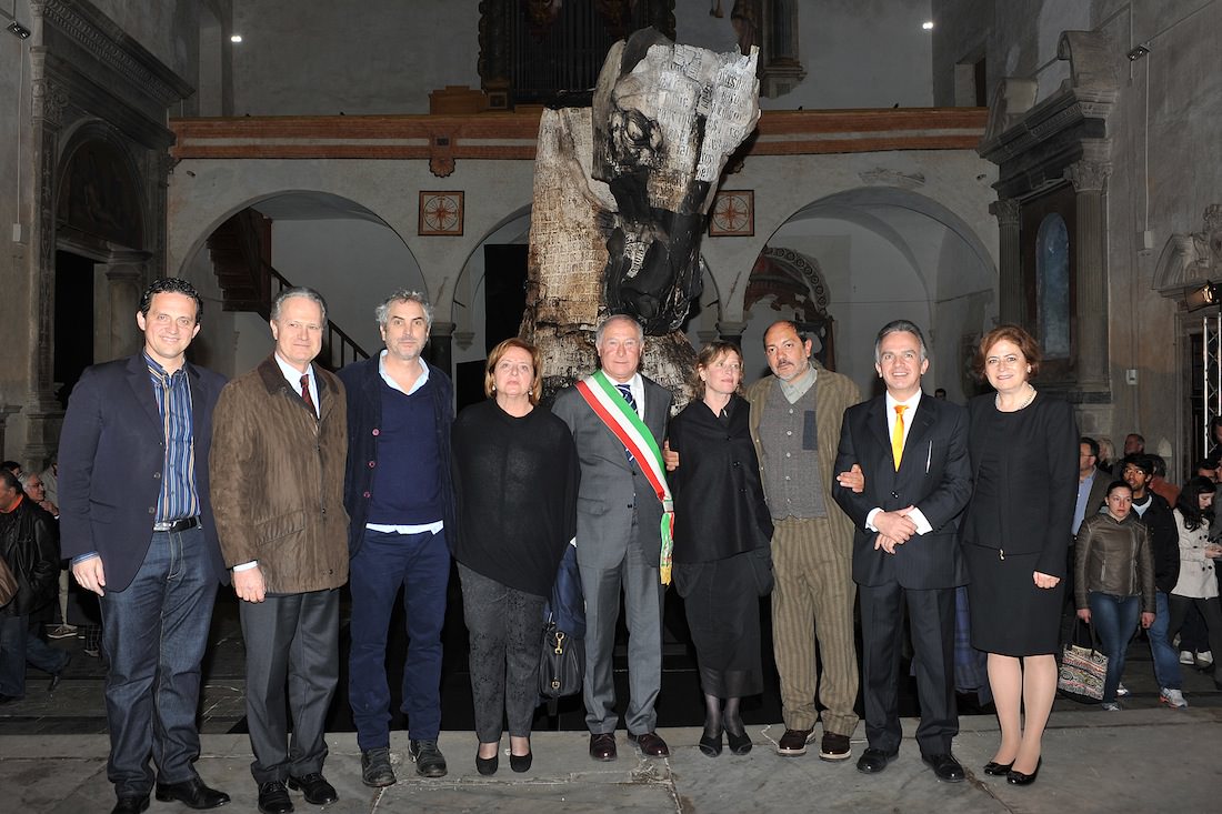 Folla e suggestione sotto la pioggia per l’inaugurazione di “Lapidarium”