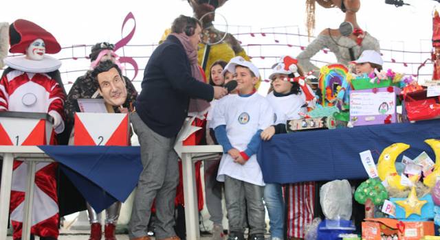 La Fondazione Carnevale cambia idea, entrano gratis alle sfilate solo i bimbi viareggini