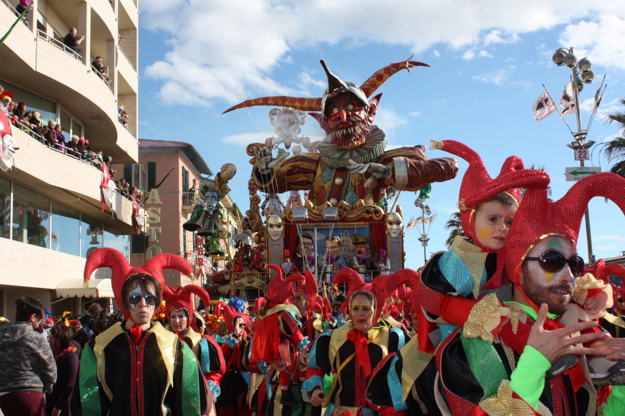 I carristi contro i tagli del Comune al Carnevale: “Così la manifestazione muore”