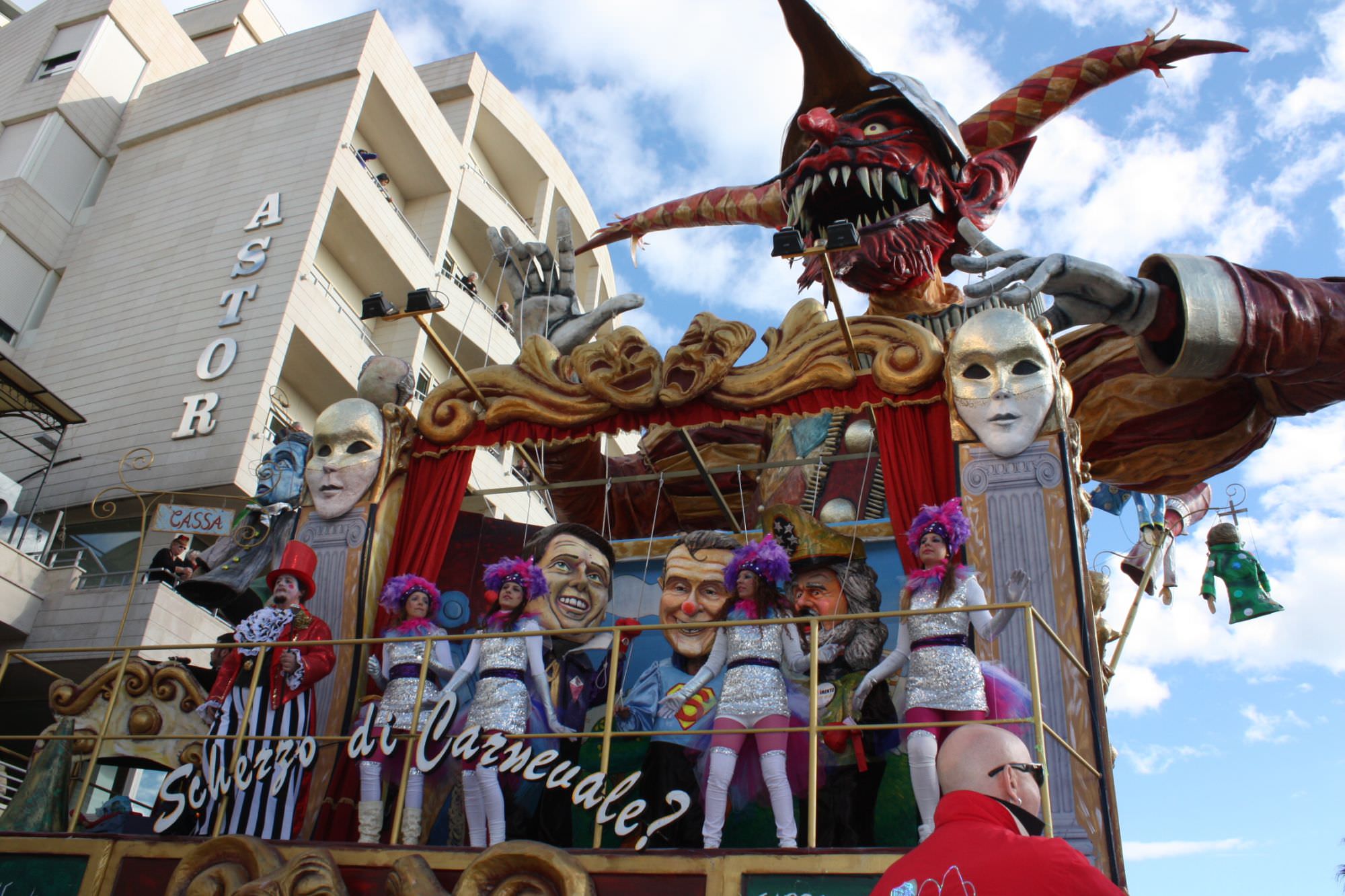 Carnevale di Viareggio 2014. Allegrucci vince per i carri di seconda categoria: le classifiche