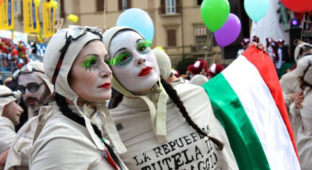 Carnevale di Viareggio 2014. Le foto del corso del Martedì Grasso