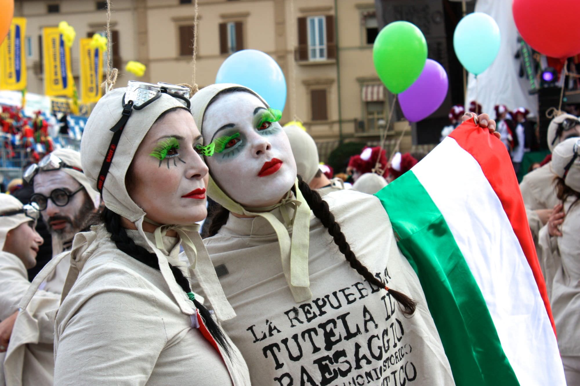Carnevale di Viareggio 2014. Le foto del corso del Martedì Grasso