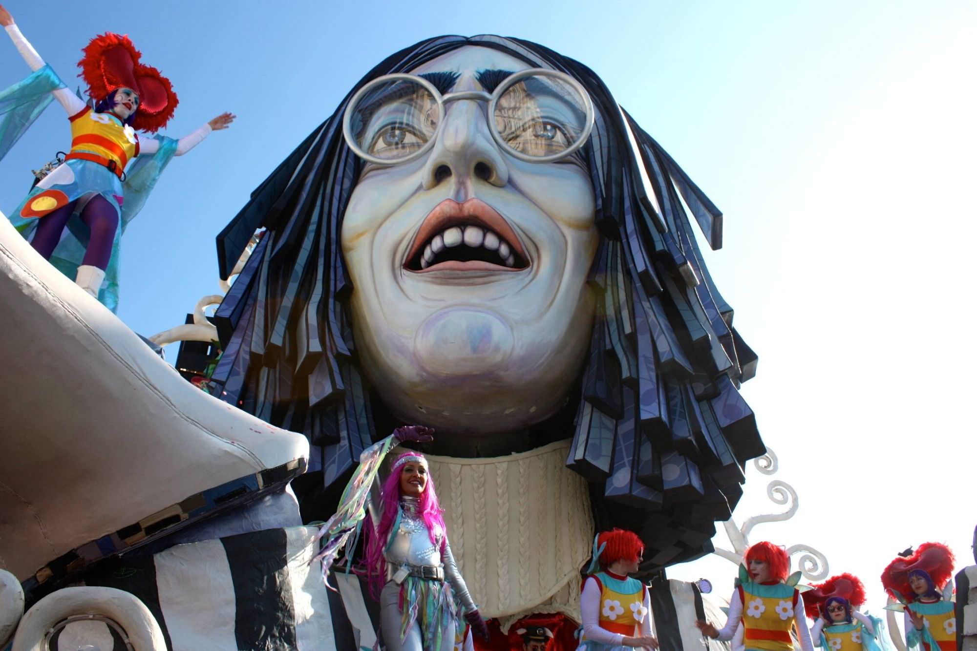 Al Carnevale di Viareggio i proventi della tassa di soggiorno, la proposta degli albergatori