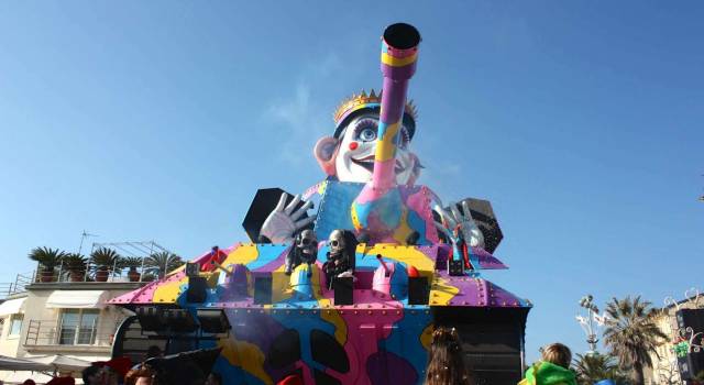 Carnevale di Viareggio, cinque corsi anche per il 2015: possibile sfilata in notturna