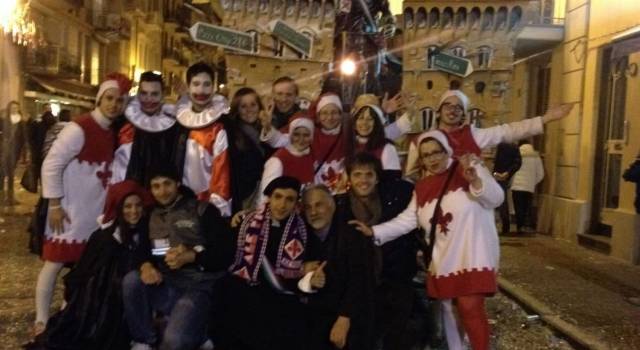 Carnevale 2014. Don Matteo Renzi porta in trionfo Andrea Pucci nelle maschere isolate