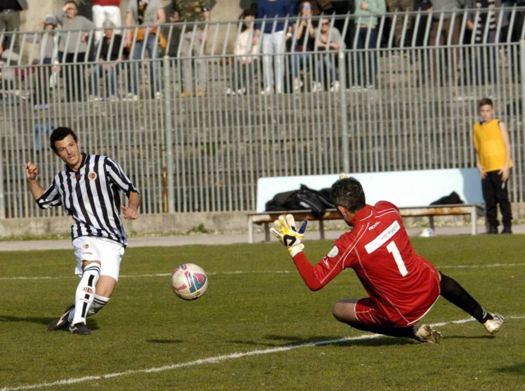 Viareggio calcio seravezza pozzi, real forte querceta