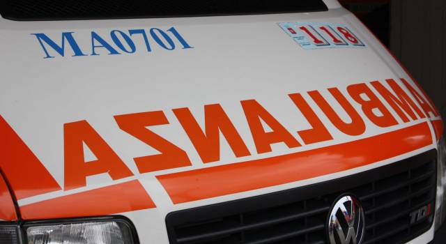 Grave incidente in scooter, due giovani finiscono all&#8217;ospedale