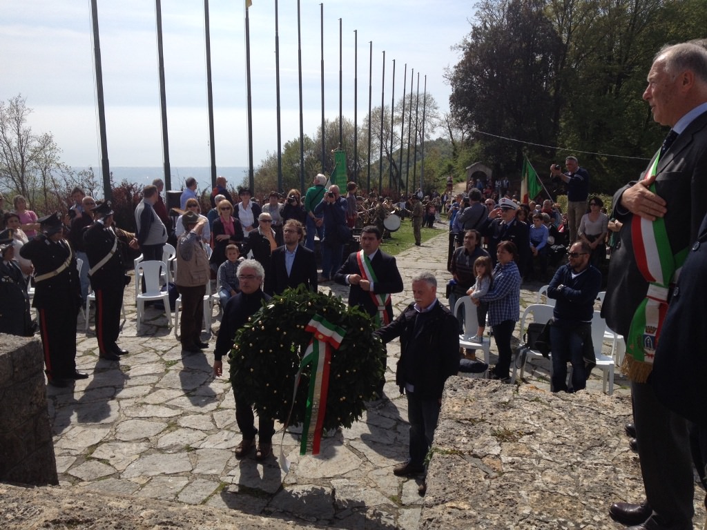 Il sottosegretario Luca Lotti a Sant’Anna di Stazzema per celebrare il 25 aprile