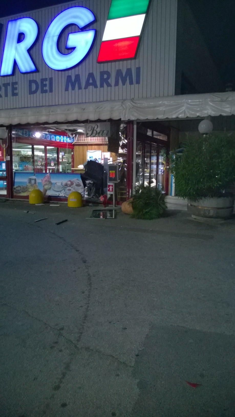 Rapina al Supermercato Rg a Forte dei Marmi. Un altro bancomat fatto esplodere nella notte