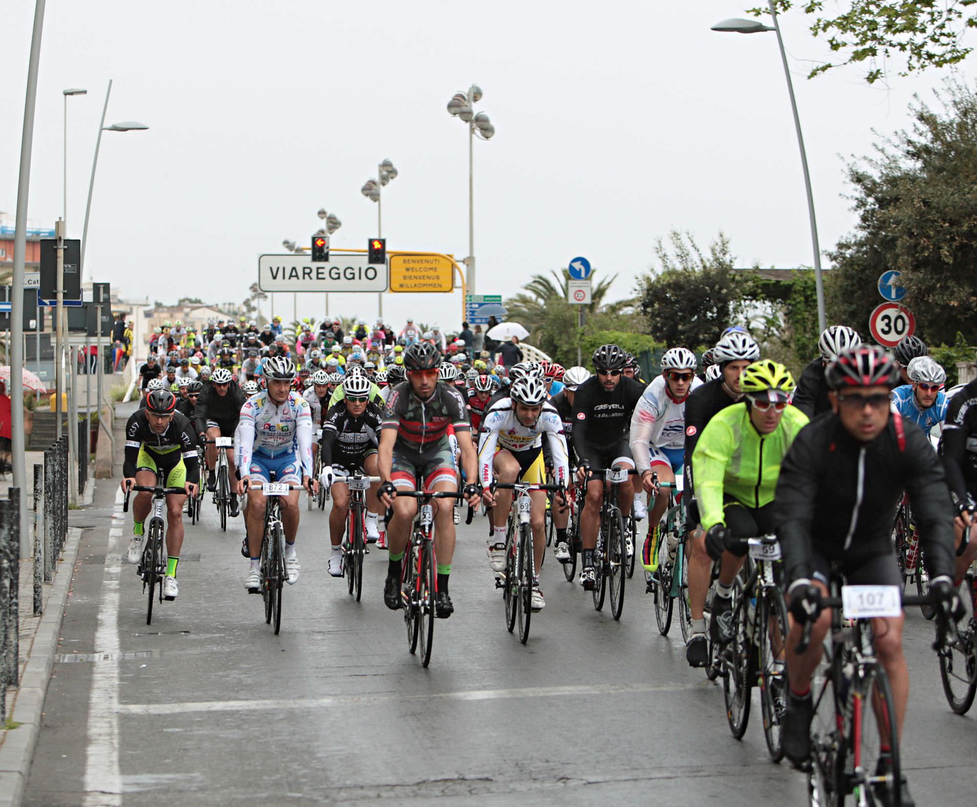 Gran Fondo della Versilia bagnata, vincono Nicoletti, Cecchi, Passalacqua e Cattani