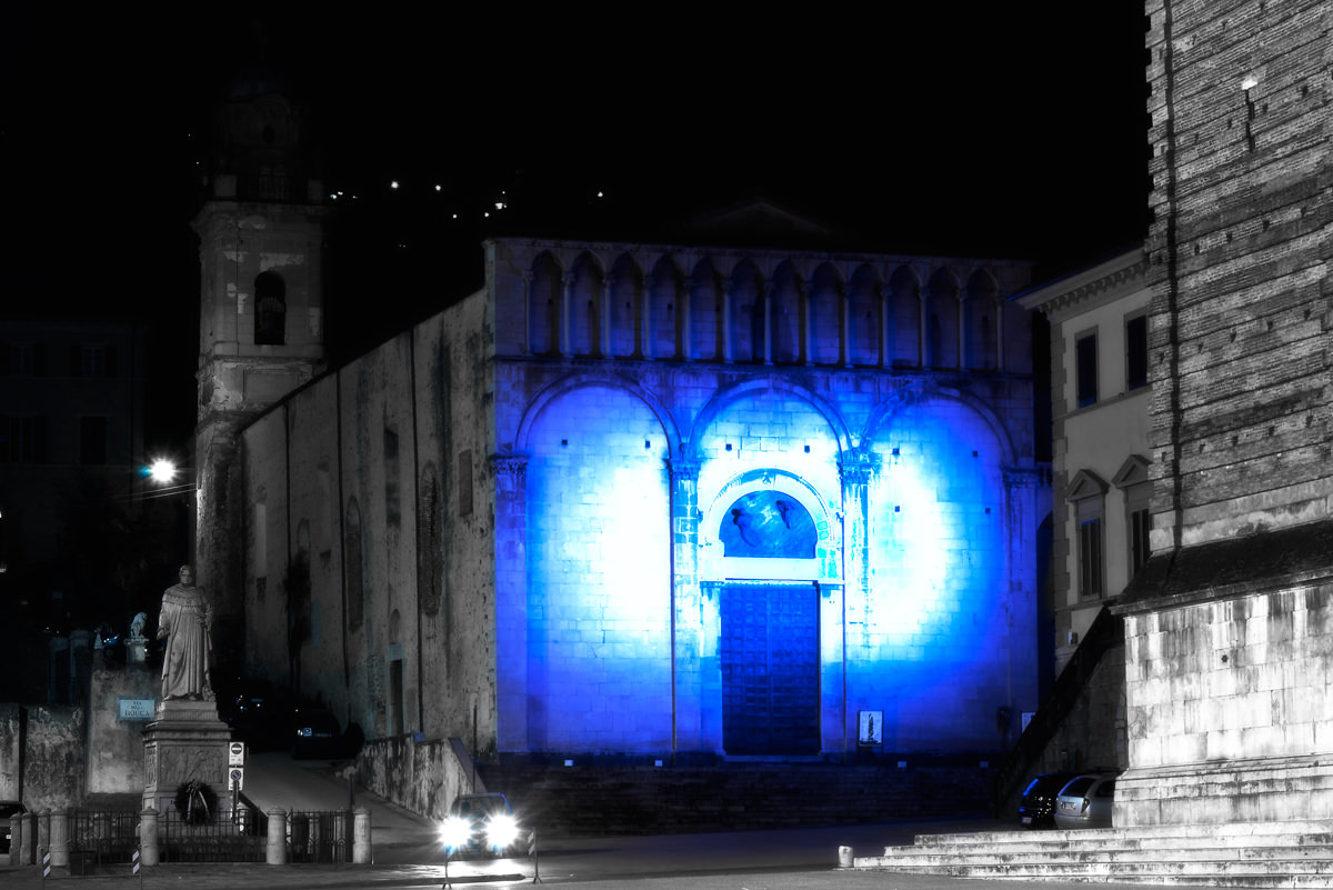 Sant’Agostino si tinge di blu, giornata sull’autismo anche nelle scuole di Camaiore