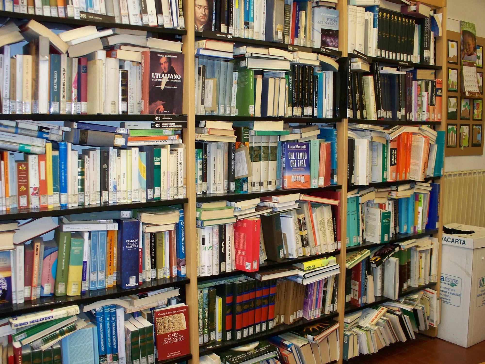 A Viareggio il mercatino dei libri di scuola usati