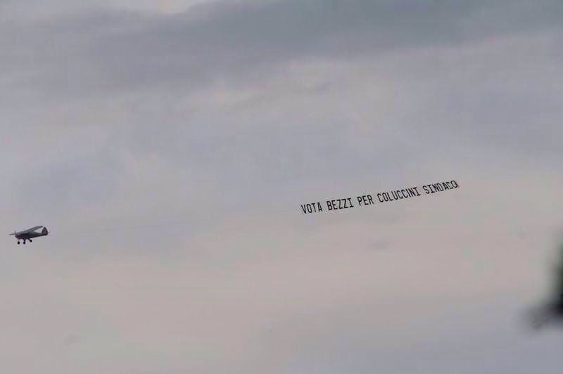 Campagna elettorale dal cielo per Alberto Coluccini